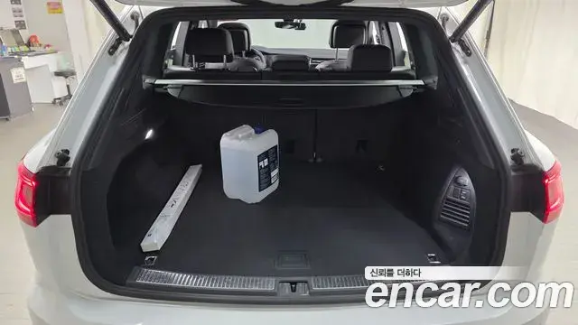 Volkswagen Touareg 2023 — Photo 19/37