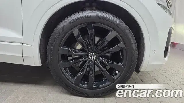 Volkswagen Touareg 2023 — Photo 31/37