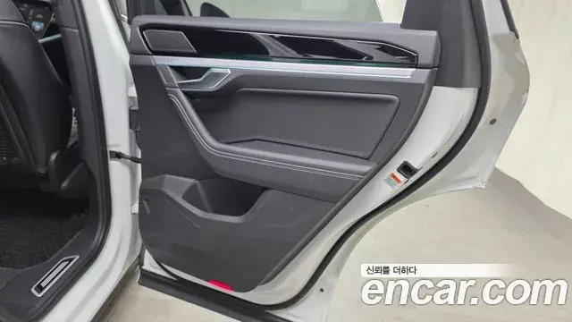 Volkswagen Touareg 2023 — Photo 20/37