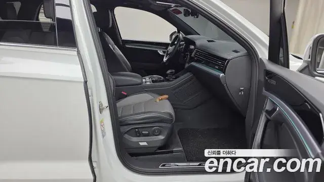 Volkswagen Touareg 2023 — Photo 11/37