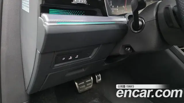 Volkswagen Touareg 2023 — Photo 35/37