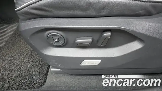 Volkswagen Touareg 2023 — Photo 21/37