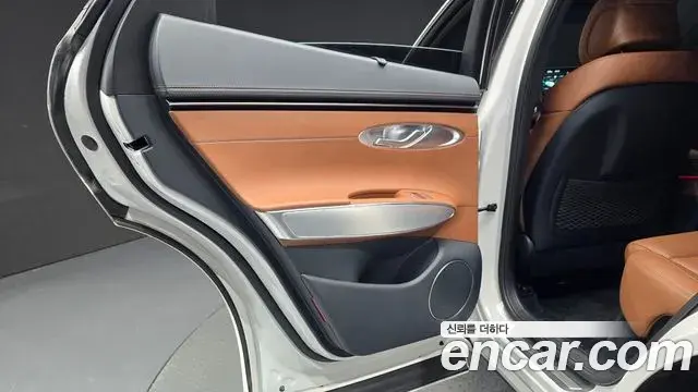Genesis GV70 2022 — Şəkil 11/31