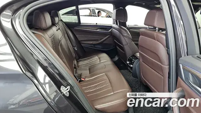 BMW 5 Series 2019 — Фото 12/20