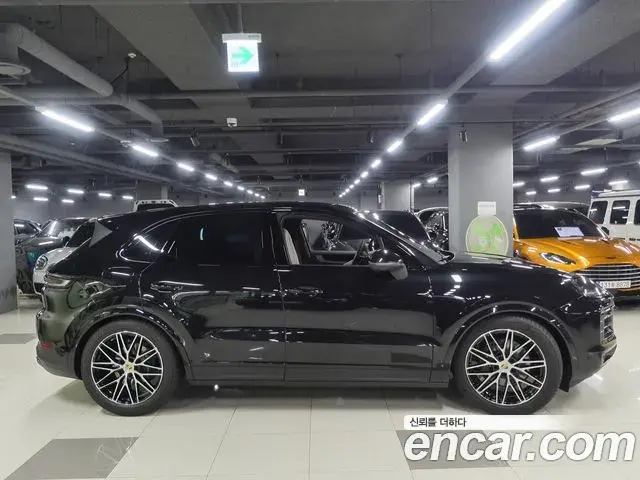 Porsche Cayenne 2026 — Фото 1/18