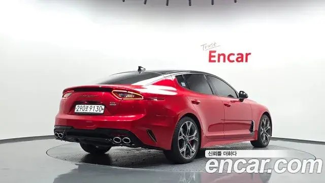 Kia Stinger 2020 — Фото 2/20