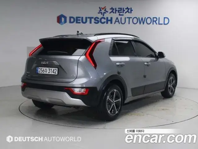 Kia Niro 2025 — Фото 1/20