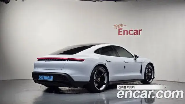 Porsche Taycan 2021 — Şəkil 32/36