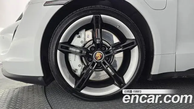 Porsche Taycan 2021 — Şəkil 26/36
