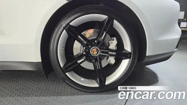 Porsche Taycan 2021 — Şəkil 25/36
