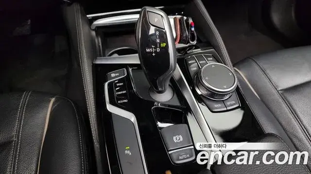 BMW 5 Series 2018 — Фото 9/20