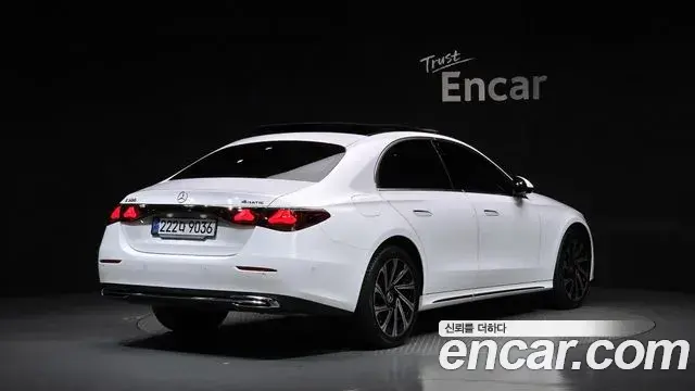 Mercedes-Benz E-Class 2024 — Photo 2/20
