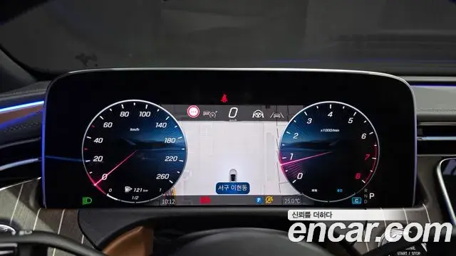 Mercedes-Benz E-Class 2024 — Photo 8/20