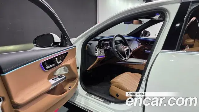 Mercedes-Benz E-Class 2024 — Photo 10/20