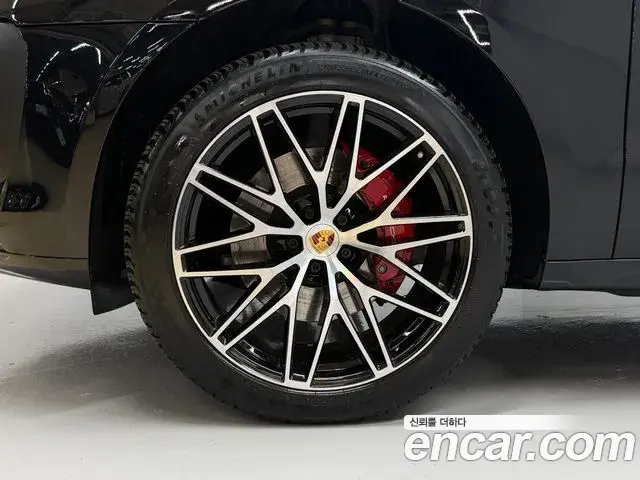 Porsche Macan 2022 — Şəkil 18/20