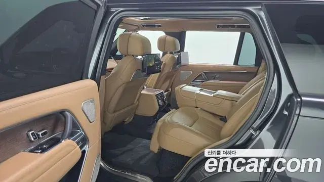 Land Rover Range Rover 2023 — ფოტო 8/20