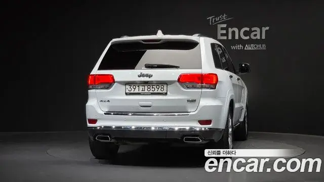 Jeep Grand Cherokee 2021 — Şəkil 24/31