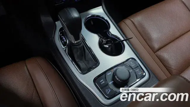 Jeep Grand Cherokee 2021 — Şəkil 29/31