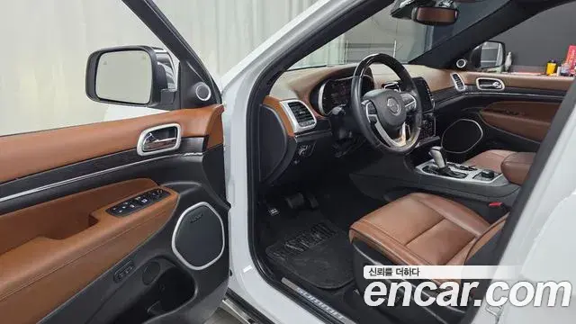 Jeep Grand Cherokee 2021 — Şəkil 20/31