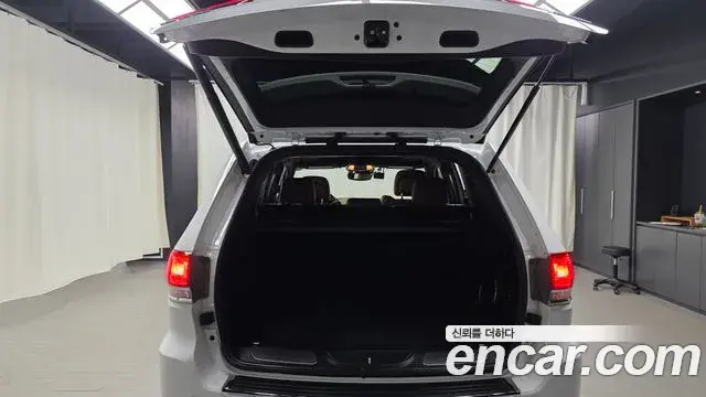 Jeep Grand Cherokee 2021 — Şəkil 19/31