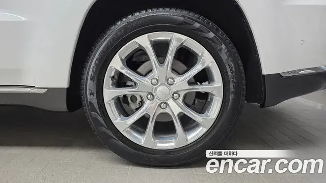 Jeep Grand Cherokee 2021 — Şəkil 13/31