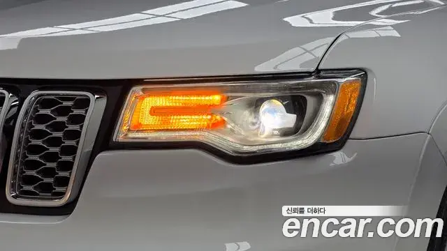 Jeep Grand Cherokee 2021 — Şəkil 8/31