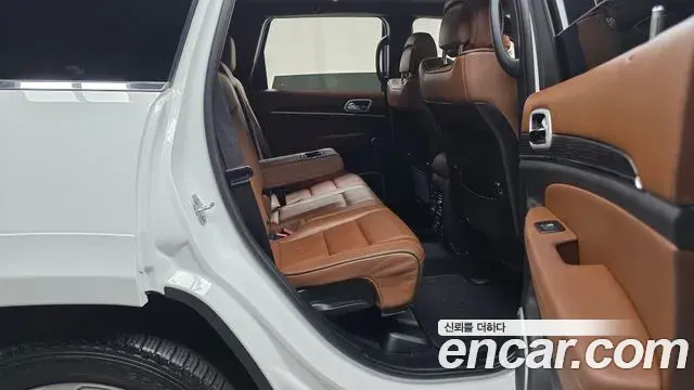Jeep Grand Cherokee 2021 — Şəkil 28/31
