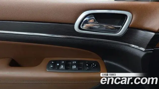 Jeep Grand Cherokee 2021 — Şəkil 18/31
