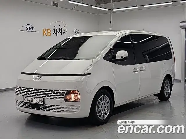 Hyundai Staria 2021 — Фото 1/18