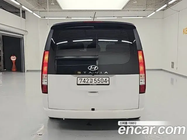 Hyundai Staria 2021 — Фото 2/18