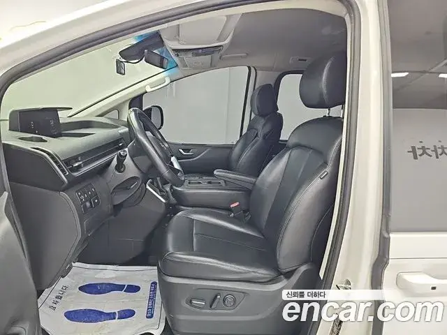 Hyundai Staria 2021 — Фото 10/18