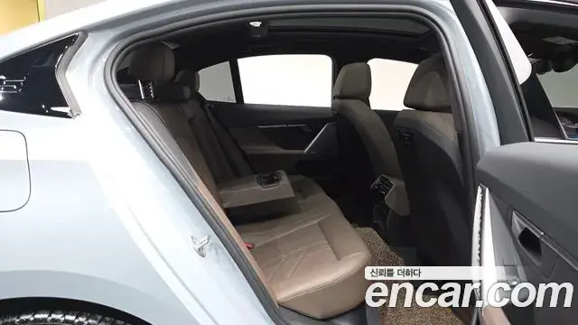 BMW 5 Series 2024 — Photo 11/20