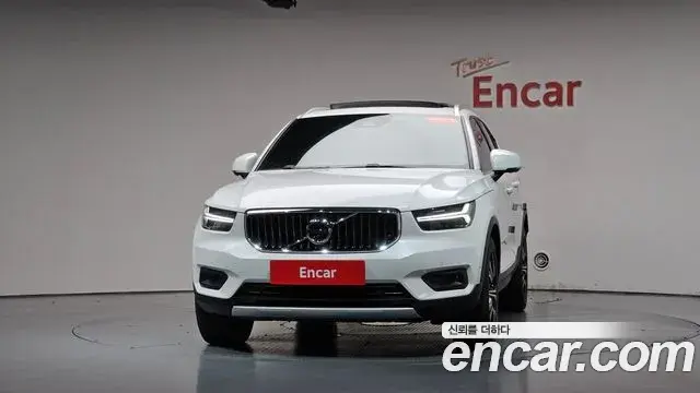 Volvo XC40 2021 — Фото 3/20