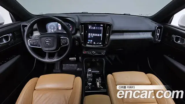 Volvo XC40 2021 — Фото 11/20