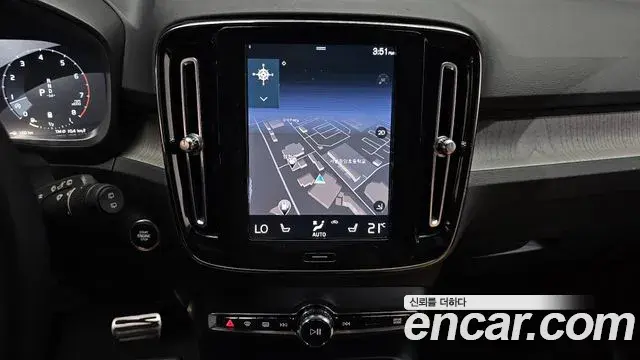 Volvo XC40 2021 — Фото 15/20