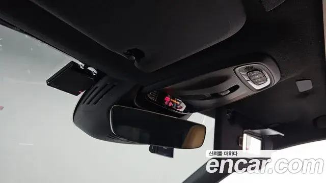 Volvo XC40 2021 — Фото 18/20