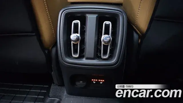 Volvo XC40 2021 — Фото 20/20
