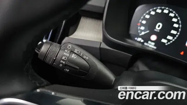 Volvo XC40 2021 — ფოტო 37/40