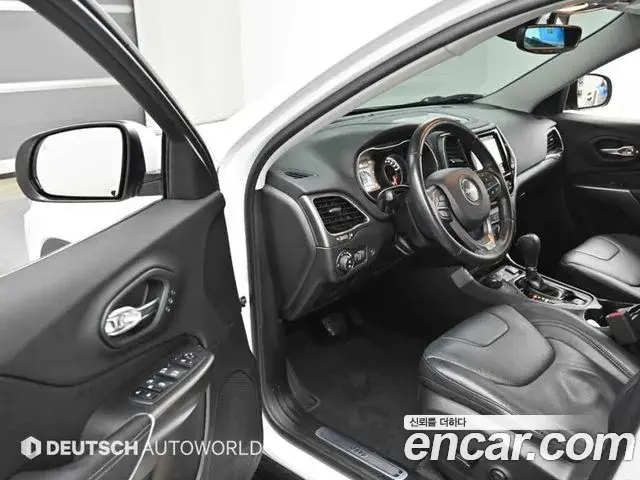 Jeep Cherokee 2020 — Фото 11/20