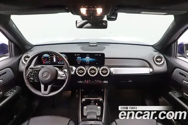 Mercedes-Benz GLB-Class 2021 — Фото 10/20