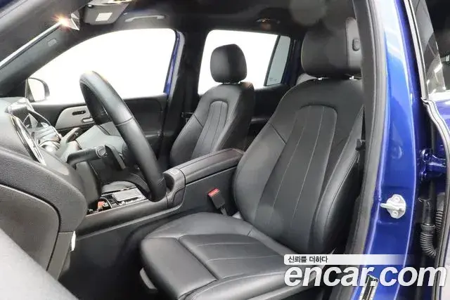 Mercedes-Benz GLB-Class 2021 — Фото 8/20