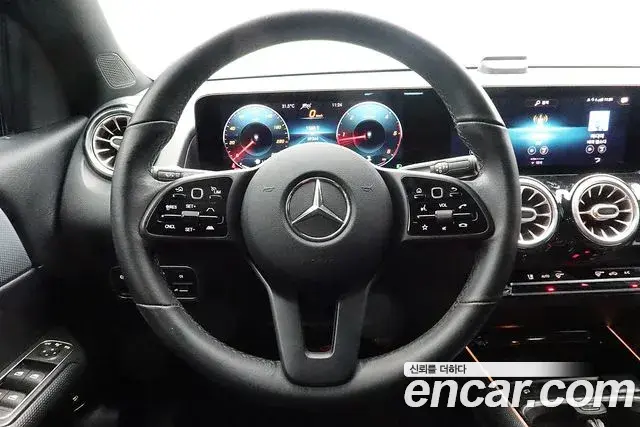 Mercedes-Benz GLB-Class 2021 — Фото 11/20