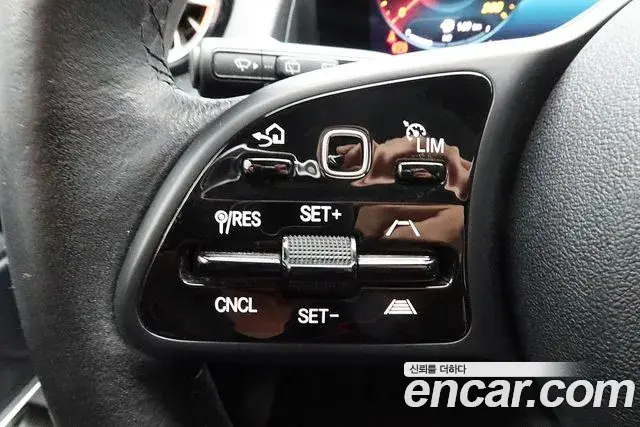 Mercedes-Benz GLB-Class 2021 — Фото 12/20