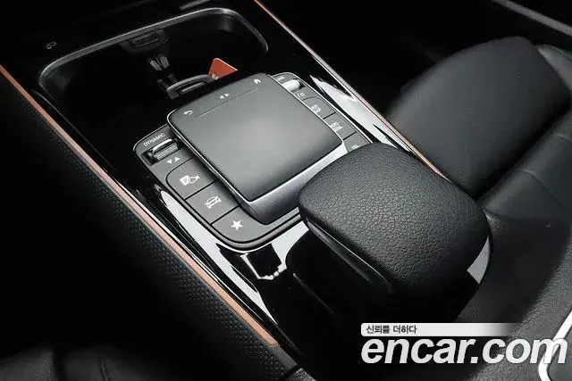 Mercedes-Benz GLB-Class 2021 — Фото 15/20