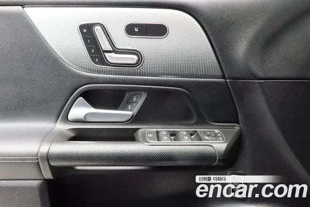 Mercedes-Benz GLB-Class 2021 — Фото 17/20