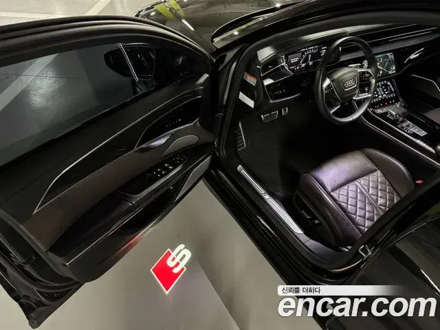 Audi A8 2020 — Фото 13/20