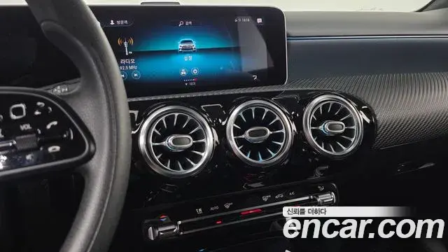 Mercedes-Benz A-Class 2019 — Фото 13/20