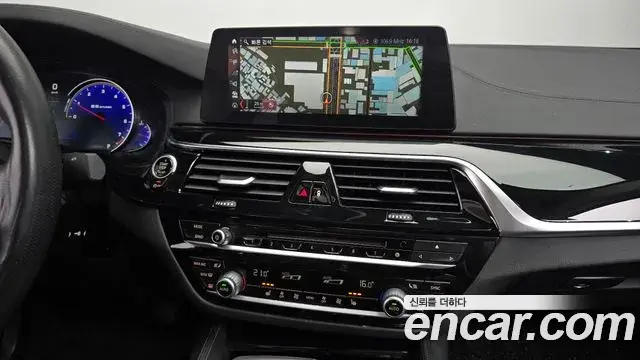 BMW 5 Series 2018 — Фото 13/20
