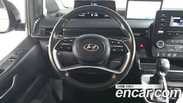 Hyundai Staria 2023 — Фото 13/20
