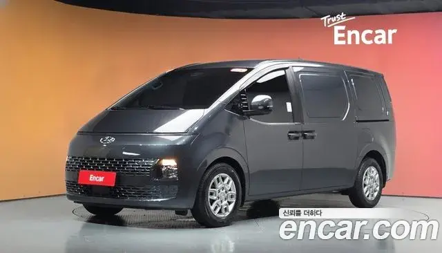 Hyundai Staria 2023 — Фото 1/20